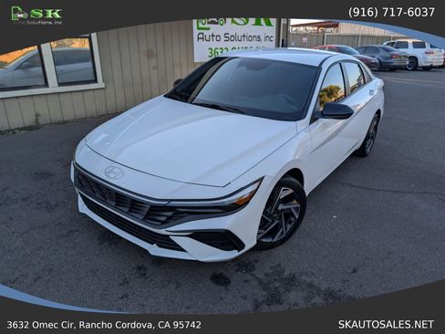 Used 2025 Hyundai Elantra SEL FWD image 1