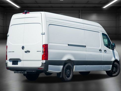 Used 2024 Mercedes-Benz Sprinter 2500 image 10