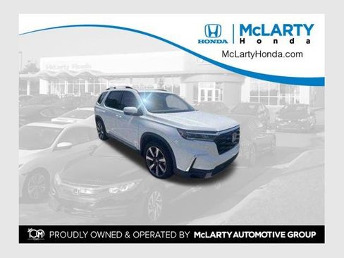Certified 2024 Honda Pilot Touring image 1