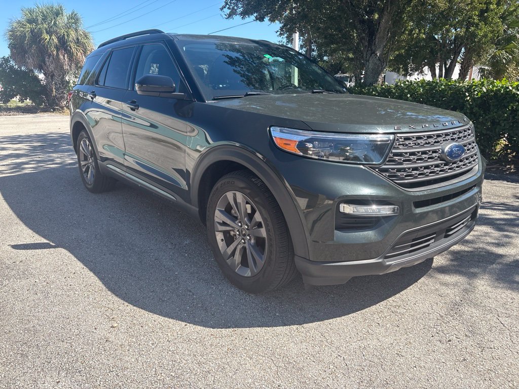 Used 2022 Ford Explorer XLT w/ Equipment Group 202A RWD image 2