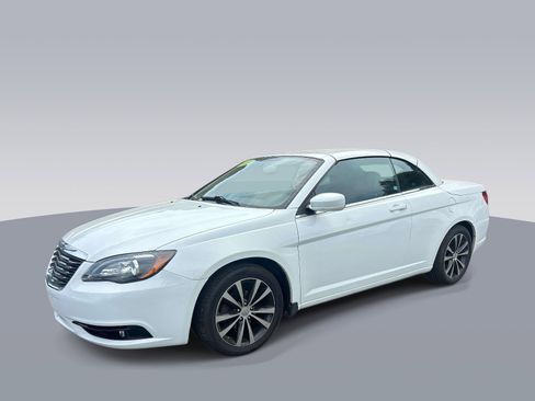 Used 2013 Chrysler 200 S FWD image 4