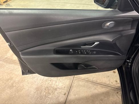 Used 2023 Hyundai Elantra SEL w/ Convenience Package image 11