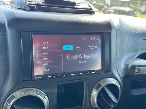 Used 2018 Jeep Wrangler Unlimited Sport AWD/4WD image 32