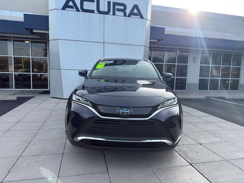 Used 2021 Toyota Venza XLE image 2