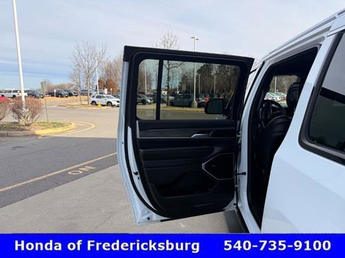 Used 2024 Jeep Wagoneer L Series II w/ Flexible Seating Group image 16