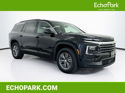 Used 2025 Chevrolet Traverse LT AWD/4WD image 1