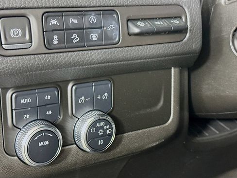 Used 2022 GMC Yukon Denali AWD/4WD image 11