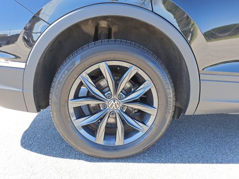 Used 2024 Volkswagen Tiguan SE image 30