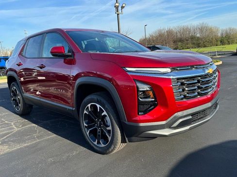 New 2026 Chevrolet Equinox LT image 2