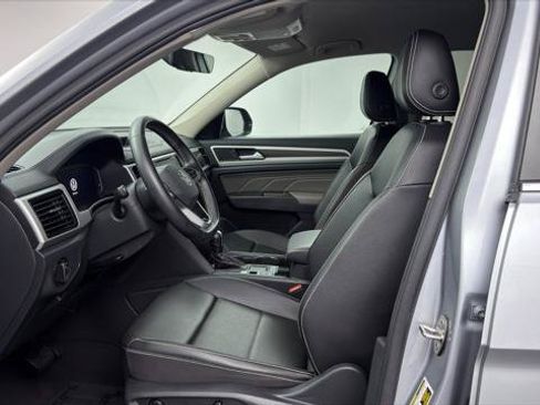 Used 2023 Volkswagen Atlas SE w/ Black Wheel Package FWD image 14