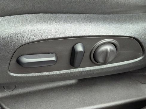 Used 2023 GMC Acadia SLT w/ Technology Package image 32