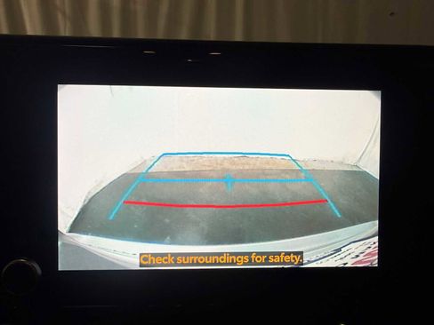 Used 2023 Toyota Highlander LE image 32