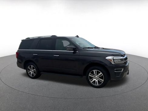 Used 2024 Ford Expedition Limited AWD/4WD image 2