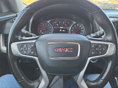 Used 2024 GMC Terrain SLT image 12