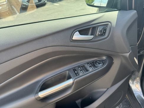 Used 2017 Ford Escape Titanium FWD image 21