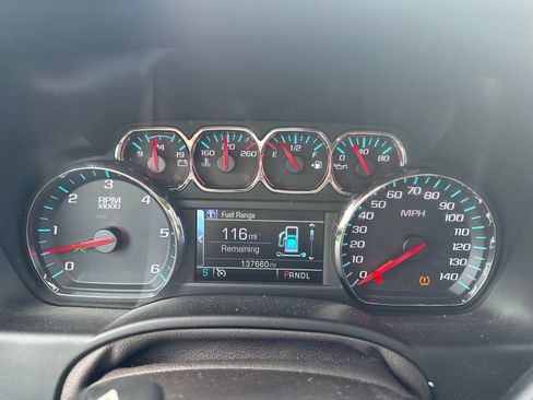 Used 2020 Chevrolet Suburban LT w/ Luxury Package RWD image 16