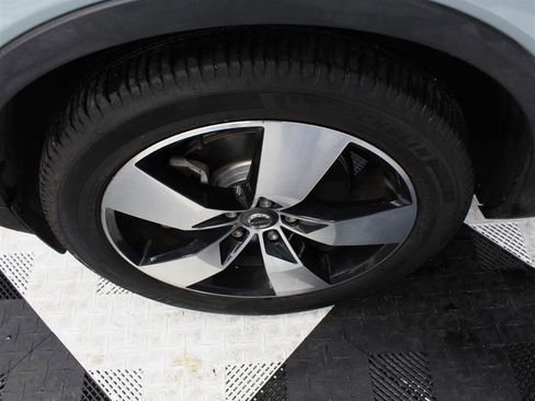 Used 2019 Volvo XC40 T5 Momentum image 19