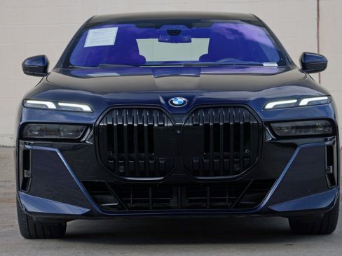 Used 2023 BMW 760i xDrive AWD/4WD image 7
