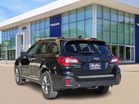 Used 2018 Subaru Outback 3.6R Touring image 4