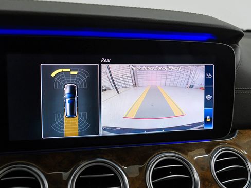 Used 2018 Mercedes-Benz E 400 4MATIC Wagon w/ Premium 2 Package image 22