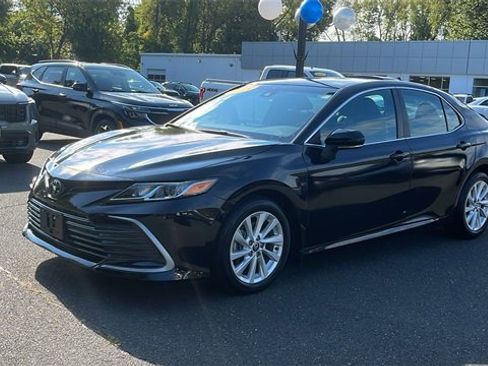 Used 2024 Toyota Camry LE image 3