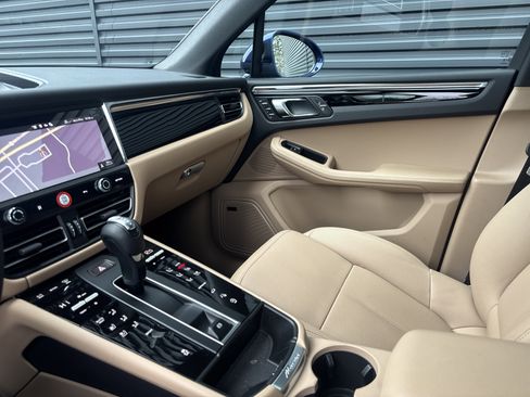 Certified 2025 Porsche Macan image 25