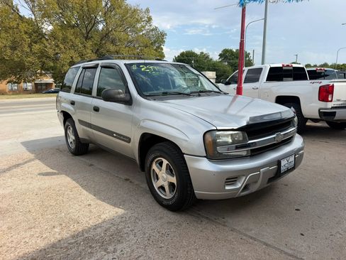 Used 2004 Chevrolet TrailBlazer LS w/ LS Preferred Equipment Group RWD image 2