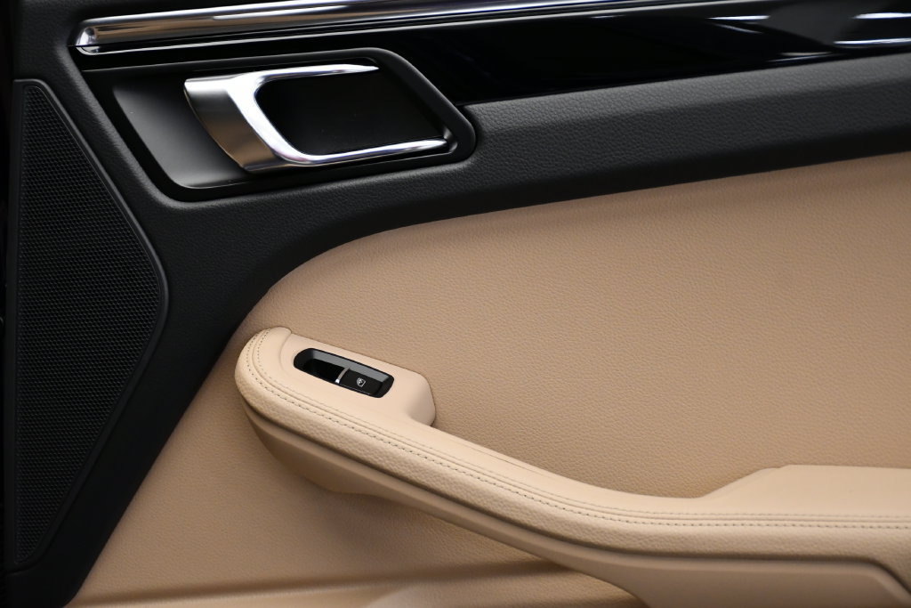 Certified 2026 Porsche Macan Turbo AWD/4WD image 50