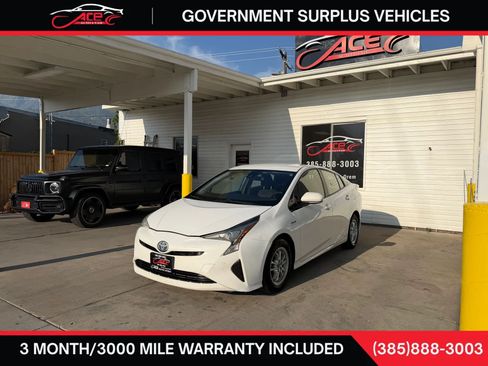 Used 2017 Toyota Prius Two w/ Prius Two Safety Plus Package FWD image 3