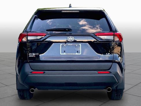 Used 2024 Toyota RAV4 LE AWD/4WD image 5