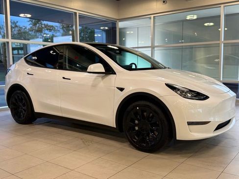 Used 2023 Tesla Model Y AWD image 6
