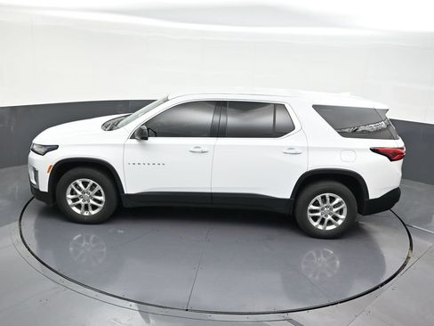 Used 2023 Chevrolet Traverse LS FWD image 17