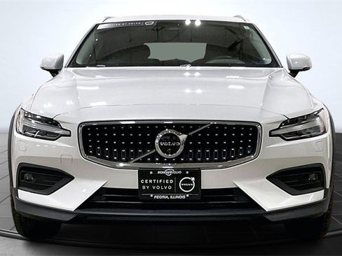 Certified 2024 Volvo V60 B5 Cross Country Ultimate w/ Protection Package Premier image 4