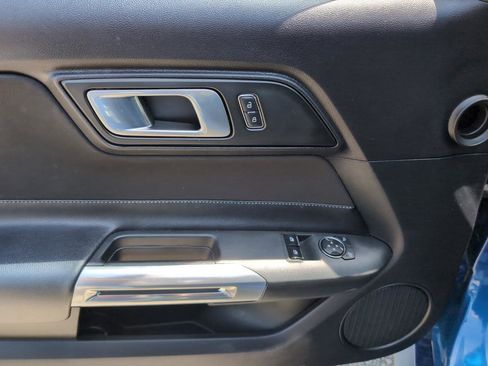 Used 2018 Ford Mustang Coupe RWD image 10