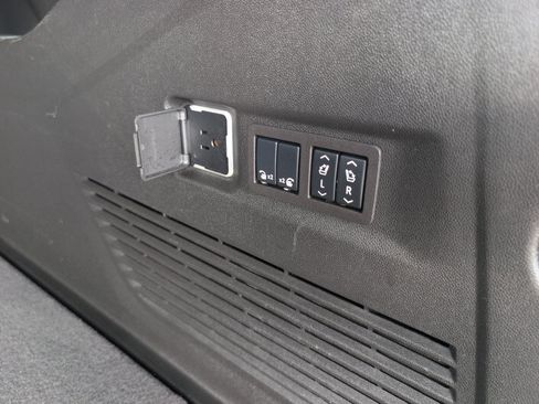 Used 2024 Chevrolet Suburban High Country w/ Max Trailering Package AWD/4WD image 8