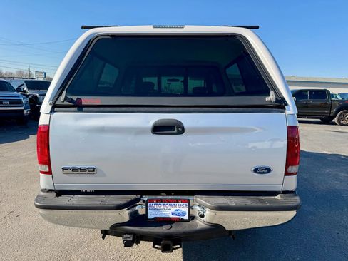 Used 2005 Ford F250 XLT image 4