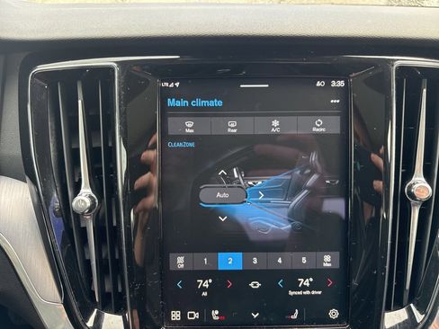 Certified 2025 Volvo S60 B5 Core image 25