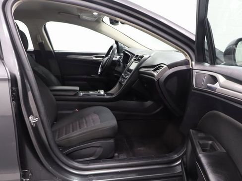 Used 2020 Ford Fusion SE image 15