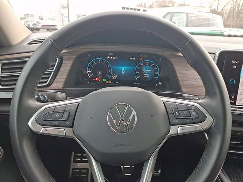 Certified 2025 Volkswagen Atlas SEL Premium R-Line image 19