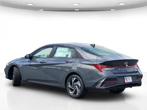 New 2025 Hyundai Elantra SEL image 5