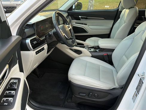 Used 2025 Kia Telluride S FWD image 10