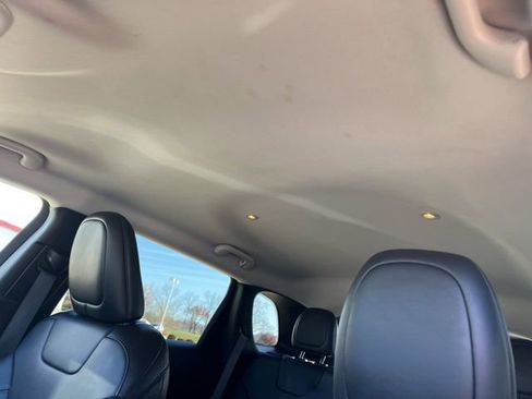 Used 2019 Jeep Cherokee Latitude Plus w/ Cold Weather Group image 20