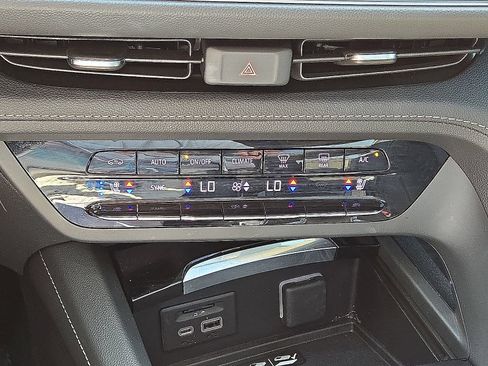 Used 2023 Buick Envision Avenir AWD/4WD image 30