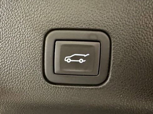 Certified 2024 GMC Yukon Denali Ultimate image 9