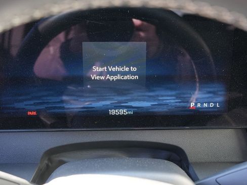 Used 2025 Chevrolet Traverse LT image 34