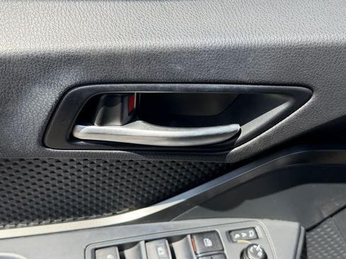 Used 2018 Toyota C-HR XLE FWD image 9