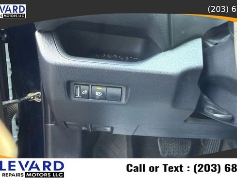 Used 2021 Toyota RAV4 XLE AWD/4WD image 21