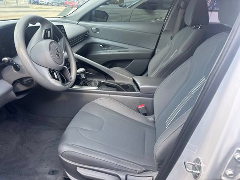 Used 2023 Hyundai Elantra SEL FWD image 7