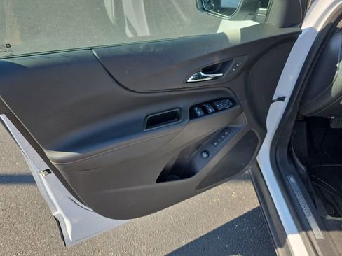 Used 2024 Chevrolet Equinox Premier image 12