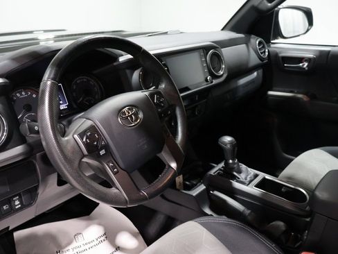 Used 2023 Toyota Tacoma TRD Sport image 16